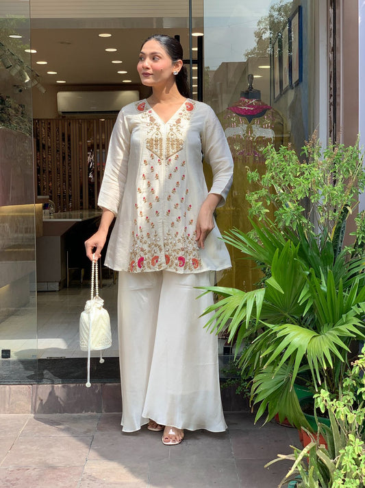 Elegant Ivory Ethnic Ensemble with Floral Embroidery